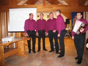 Pevski zbor Zven je popestril prireditev